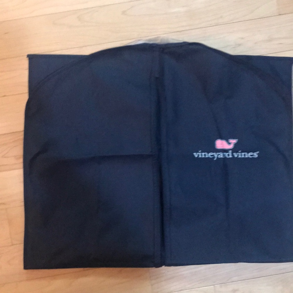 Vineyard Vines Travel Zip UP for hanging clothes